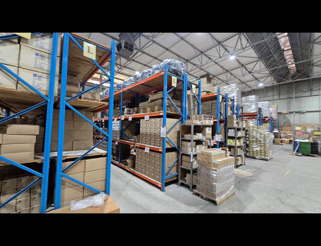 1,600M² WAREHOUSE TO LET IN SPARTAN